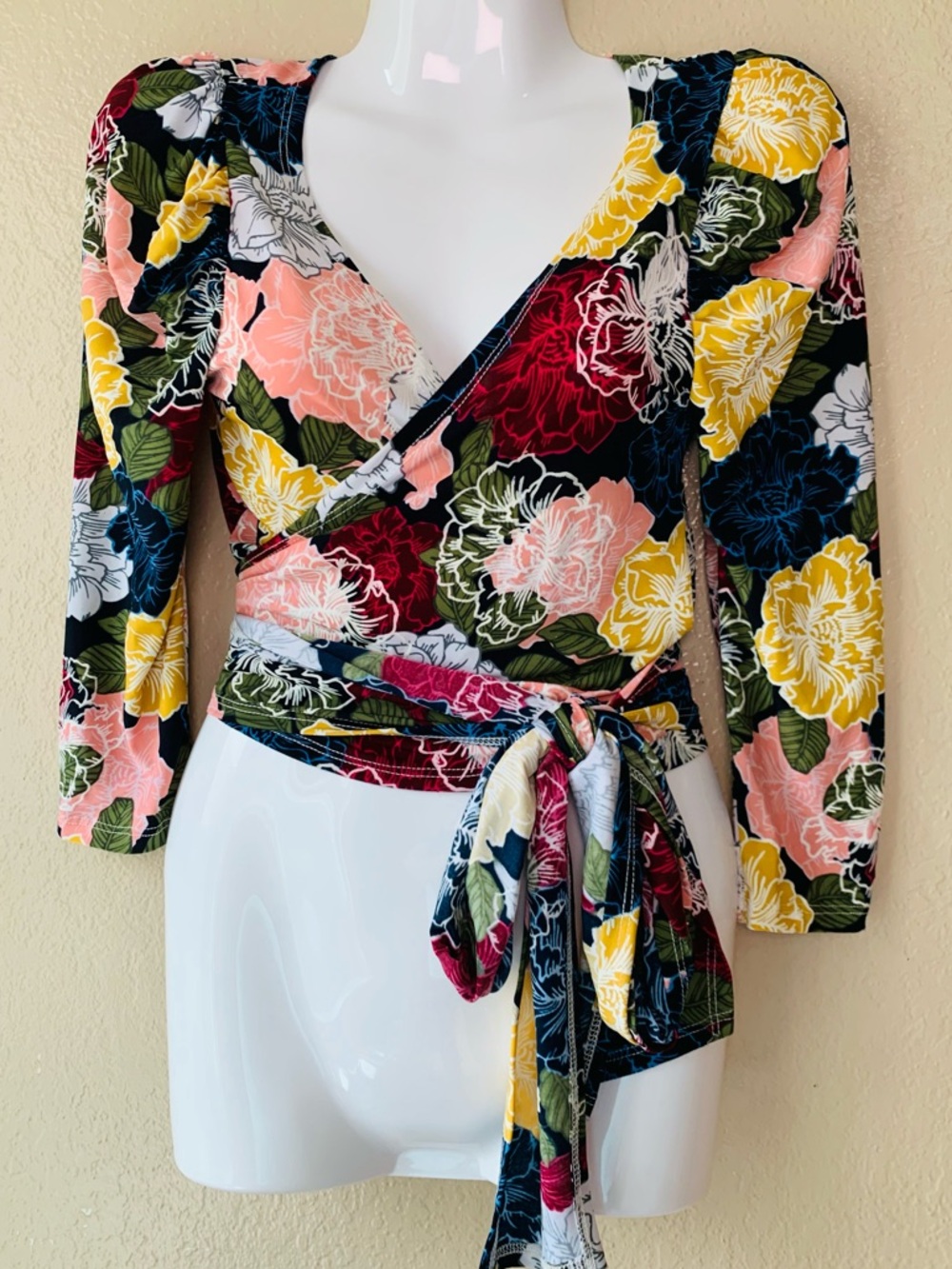 YO YO 5 Bright Floral Puff Sleeve Wrap Tie Resort Wear Crop Blouse Size S - Picture 2 of 5